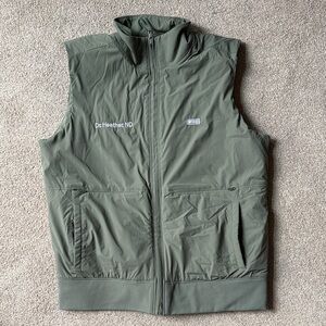 Figs Like New Woman’s Small On-Shift Float Bomber Vest Color Moss